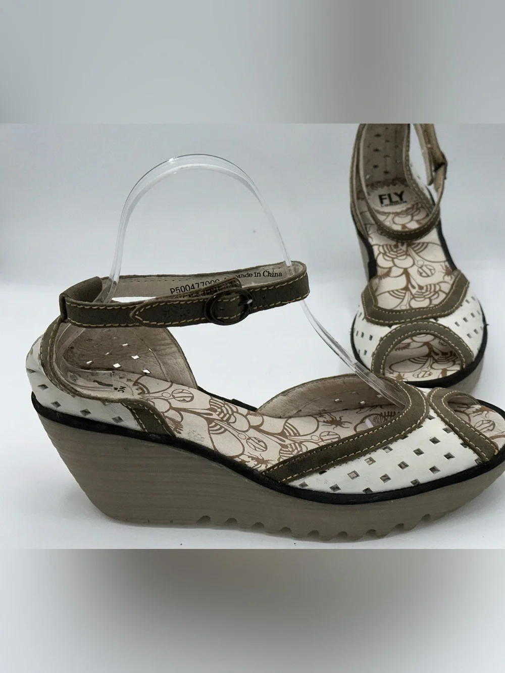 Fly London Ydel Sandals Shoes Size 9-9.5 US 40 EU Beige White Leather Strap AA27